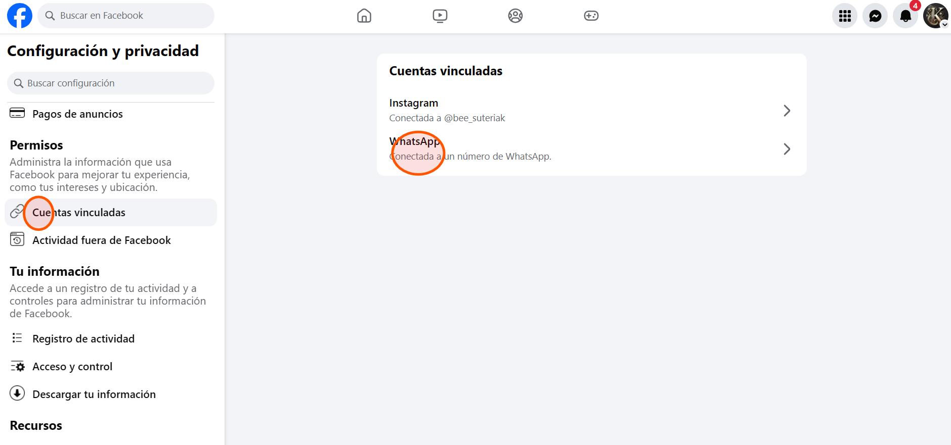 Cuentas vinculadas en Facebook mostrando la opción de WhatsApp